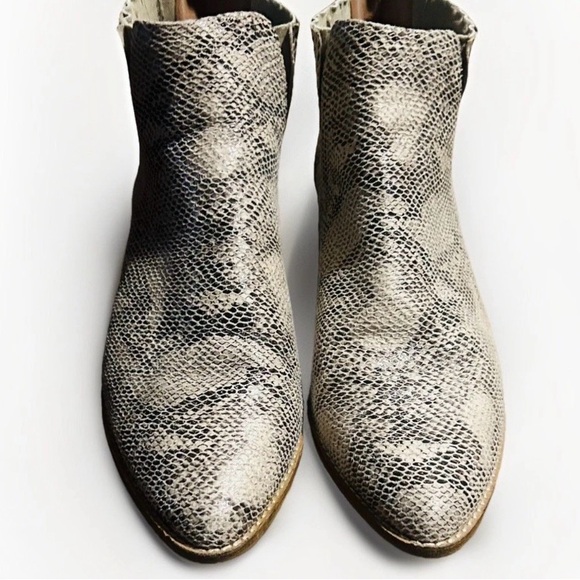 BEAST FASHION Snakeskin Pattern Textured Boots - Picture 3 of 7